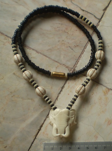 สร้อยกะลาตาเดียว บวกหินขาว  บวกกระดูกช้าง  เคาะเดียว 