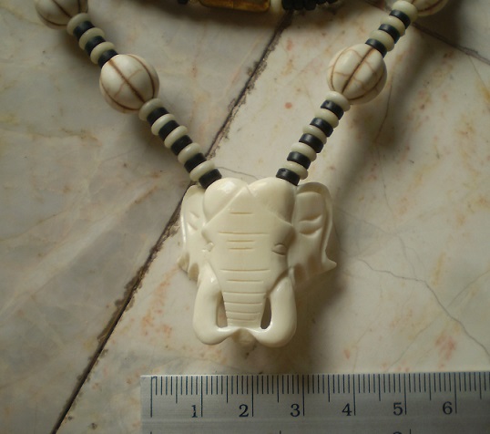 สร้อยกะลาตาเดียว บวกหินขาว  บวกกระดูกช้าง  เคาะเดียว 