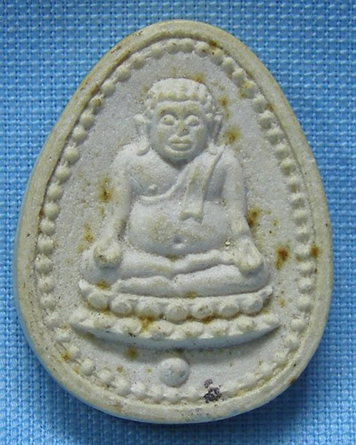 พระผงสังกจาย หลังเปิดโลกหินลอย วัดพืชอุดม อ.ลำลูกกา จ.ปทุมธานี