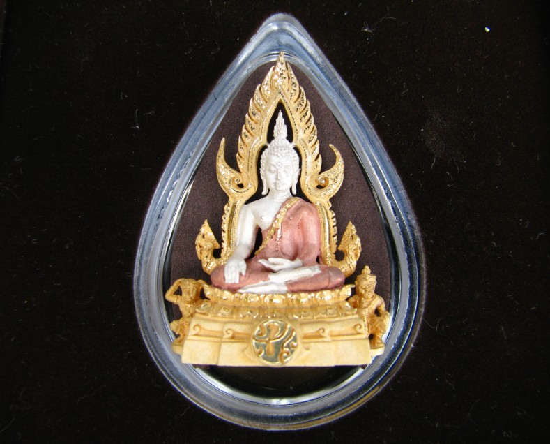 พระพุทธชินราช ภปร.เนื้อสามกษัตริย์ 1/2 นิ้ว (องค์ใหญ่ โค๊ตใต้ฐาน5301) ใต้ฐานบรรจุผสมมวลสารเบญจภาคี ส