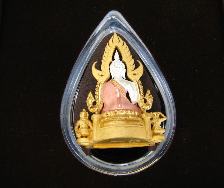 พระพุทธชินราช ภปร.เนื้อสามกษัตริย์ 1/2 นิ้ว (องค์ใหญ่ โค๊ตใต้ฐาน1007) ใต้ฐานบรรจุผสมมวลสารเบญจภาคี