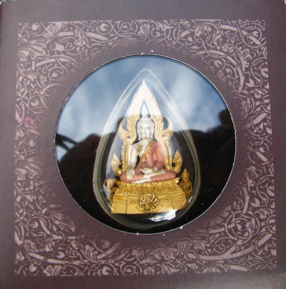 พระพุทธชินราช ภปร.เนื้อสามกษัตริย์ 1/2 นิ้ว (องค์ใหญ่ โค๊ตใต้ฐาน1007) ใต้ฐานบรรจุผสมมวลสารเบญจภาคี