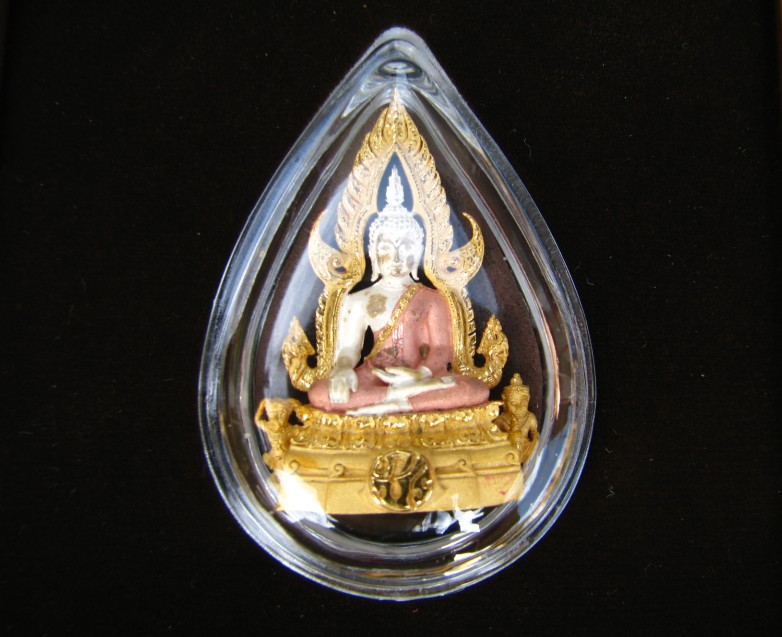 พระพุทธชินราช ภปร.เนื้อสามกษัตริย์ 1/2 นิ้ว (องค์ใหญ่ โค๊ตใต้ฐาน1007) ใต้ฐานบรรจุผสมมวลสารเบญจภาคี