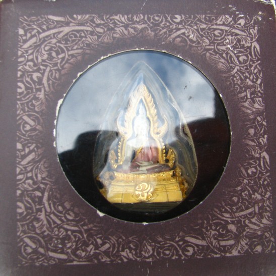 พระพุทธชินราช ภปร.เนื้อสามกษัตริย์ 1/2 นิ้ว (องค์ใหญ่ ) ใต้ฐานบรรจุผสมมวลสารเบญจภาคี