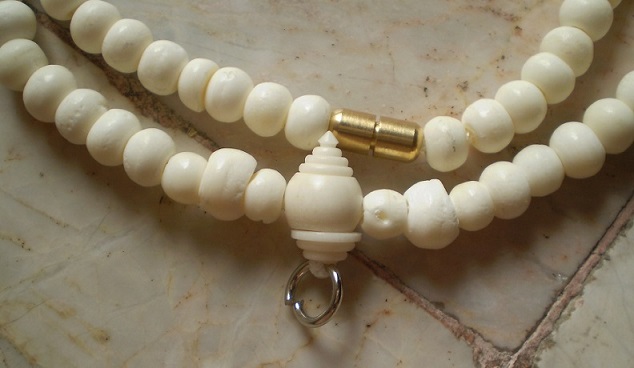 สร้อยกระดูกช้าง  ห่วงกลางหัวขุน   เคาะเดียว 