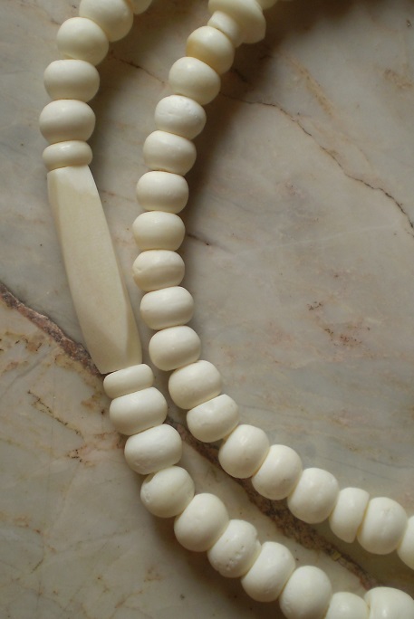 สร้อยกระดูกช้าง  ห่วงกลางหัวขุน   เคาะเดียว 