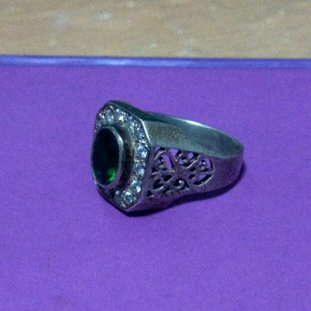 แหวนเงินแท้ ฝังพลอย สวยงาม ถูกๆครับ