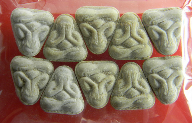 เคาะแรกแดง...พระปิดตามหาลาภเขมโก "ฟ้าลั่น" ๒๕๑๗...คัดสวย ๑๐ องค์...หลวงพ่อเกษม