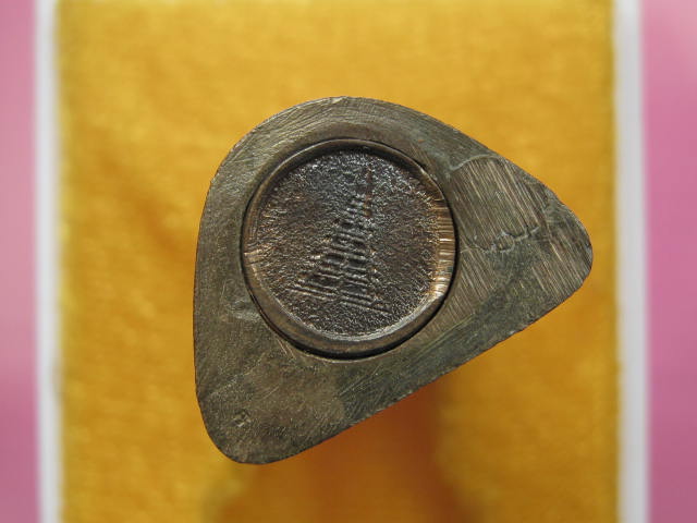 รูปหล่อเหมือน หลวงปู่คำพันธ์ รุ่นอุดมมงคล เนื้อนวะโลหะ ปี36