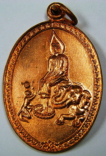 เหรียญรุ่นแรกหลวงพ่อแป๋ว(ปลัดปากเจ่อ) ปี 26 วัดดาวเรือง สิงห์บุรี ศิษย์สายหลวงพ่อกวย สวยๆตามรูปครับ