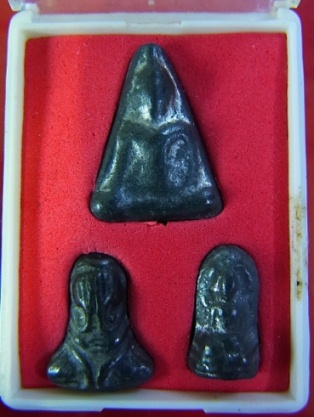 พระไตรภาคี รุ่นหลวงปู่โต๊ะปลุกเสก วัดโคนอน ปี 2515 (ฝังลูกนิมิต)