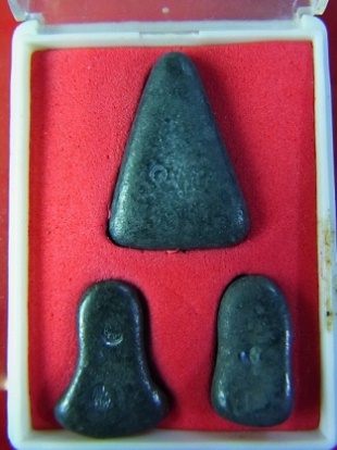 พระไตรภาคี รุ่นหลวงปู่โต๊ะปลุกเสก วัดโคนอน ปี 2515 (ฝังลูกนิมิต)