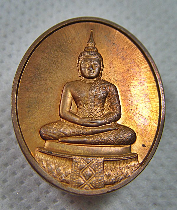 หลวงพ่อมหาวิบูลย์ วัดโพธิคุณ จ.ตาก เหรียญพระแก้วมรกตเนื้อทองแดงผิวไฟปี๒๕๓๖สวยมากเคาะเดียวครับ
