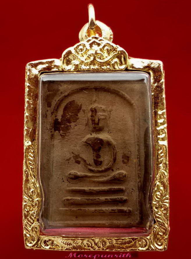 พระสมเด็จหูบายศรีฐานสามชั้น ด้านหลังปั้มลายมือ หลวงพ่อกวย วัดโฆสิตาราม จ.ชัยนาท (ยุคต้น)