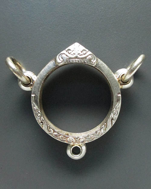 ตลับเงินแท้ สามห่วง (มือ2) งานสั่งทำ ขนาด กว้าง2.3 สูง2.3 หนา0.6 ซ.ม.สภาพดีพร้อมใช้ครับ