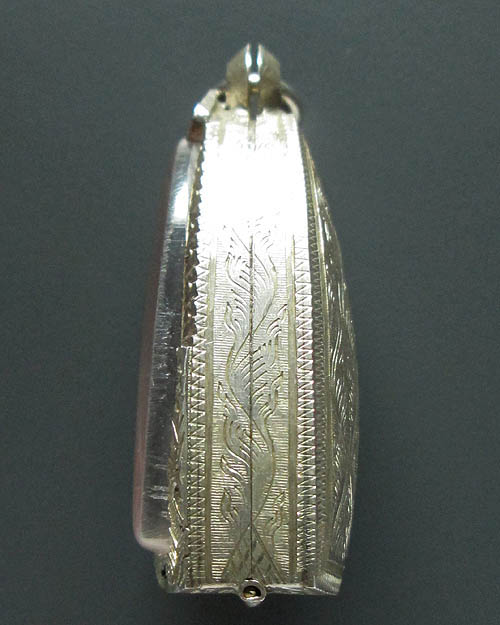 ตลับเงินแท้ หลังปิด งานสวยแกะมือ ขนาด กว้าง1.7 สูง3.2 หนา1.4 ซ.ม. ตลับสภาพดีพร้อมใช้ครับ