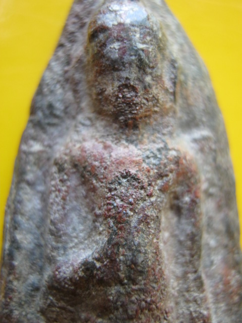 พระร่วงยืนสนิมแดง 