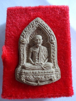 หลวงพ่อเกษม เขมโก รุ่นข้าวก้นบาตร ขอให้ท่าน จงเป็นผู้โชคดี ฝังตะกรุดทองคำ เกษาเพียบ หลังแผ่นเงิน 