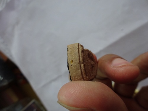 หลวงพ่อเกษม เขมโก รุ่นข้าวก้นบาตร ขอให้ท่าน จงเป็นผู้โชคดี ฝังตะกรุดทองคำ เกษาเพียบ หลังแผ่นเงิน 