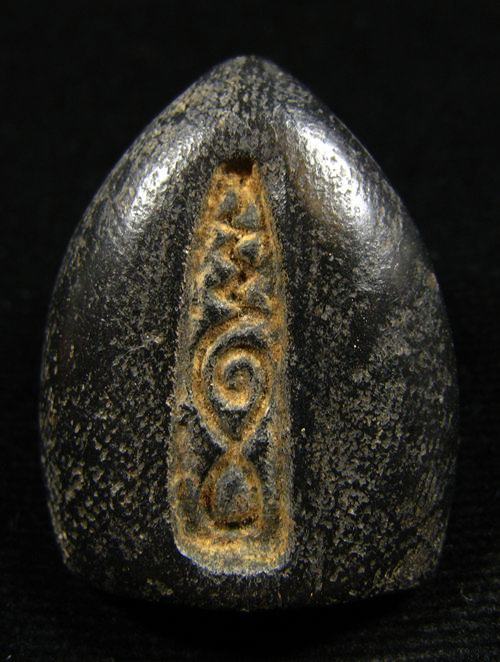 พระเนื้อผงลงรัก เนื้อหามวลสารดี สวยไม่ทราบที่ครับ