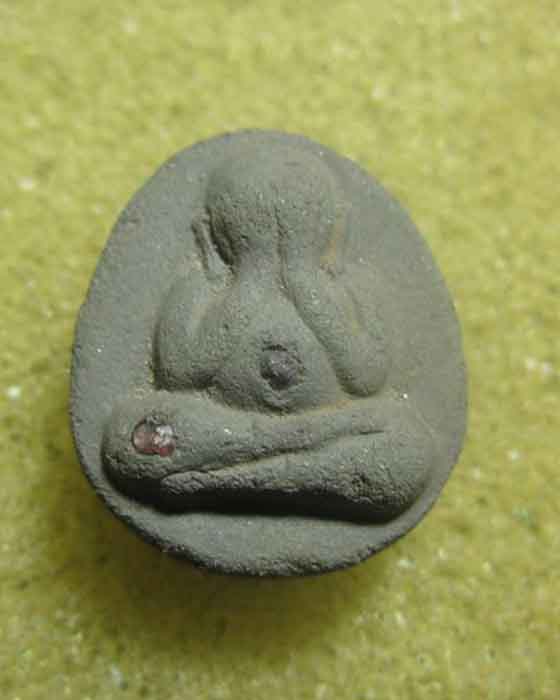 พระปิดตากิมบ่อเซี่ยง หลวงปู่คำพันธ์ ผสมเถ้าอังคารอัฐิธาตุของหลวงปู่จันทร์ วัดศรีเทพ สภาพสวยน่าบูชา