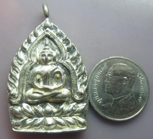 **วัดใจ**เหรียญหล่อเจ้าสัวหลังลายเซ็นต์ รุ่นแรก เนื้อนวโลหะพรายเงิน 2 โค้ด วัดบวรฯ ปี 2536**สวยๆ