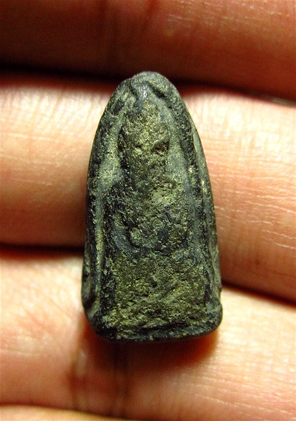 พระขรัวอีโต้ กรุวัดเลียบ เคาะเดียวแดงครับ