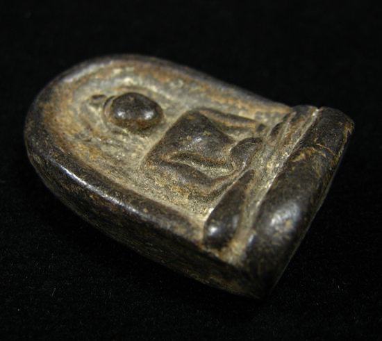 พระเนื้อดิน เนื้อหามวลสารดี สวยไม่ทราบที่ครับ