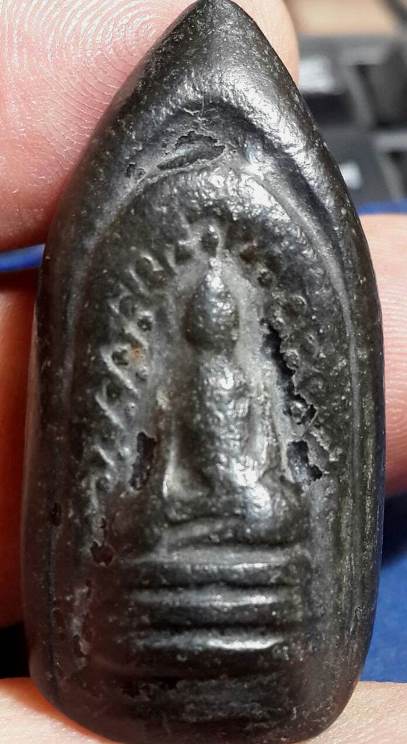 พระกริ่งคลองตะเคียน เนื้อดินผสมผงใบลาน วัดประดู่ฯ จ.อยุธยา มีลงรัก สภาพพอสวย