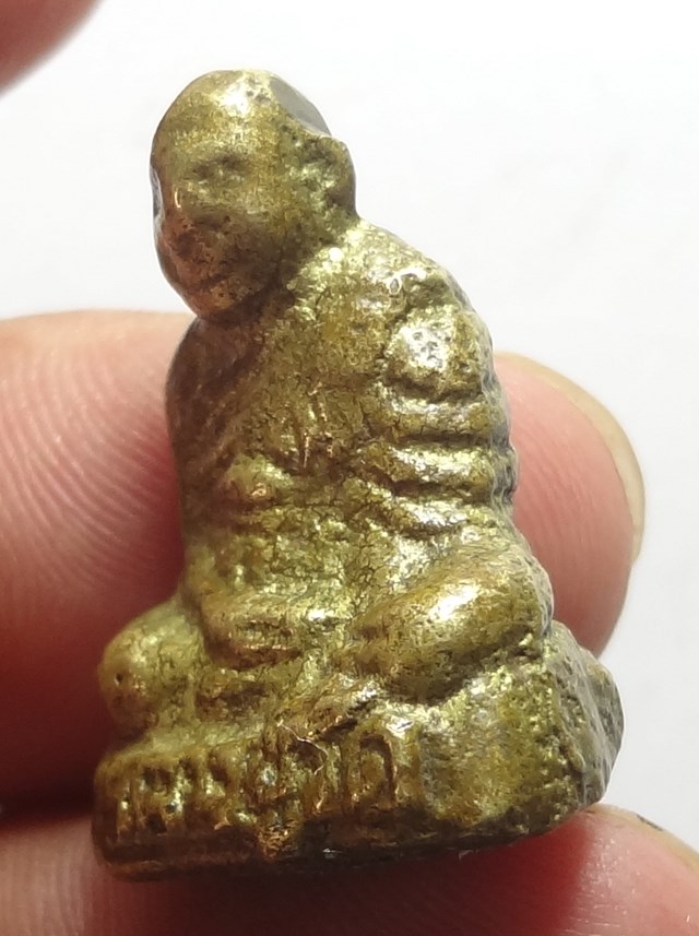  รูปหล่อโบราณ หลวงพ่อโต วัดบ้านกล้วย  โคราช