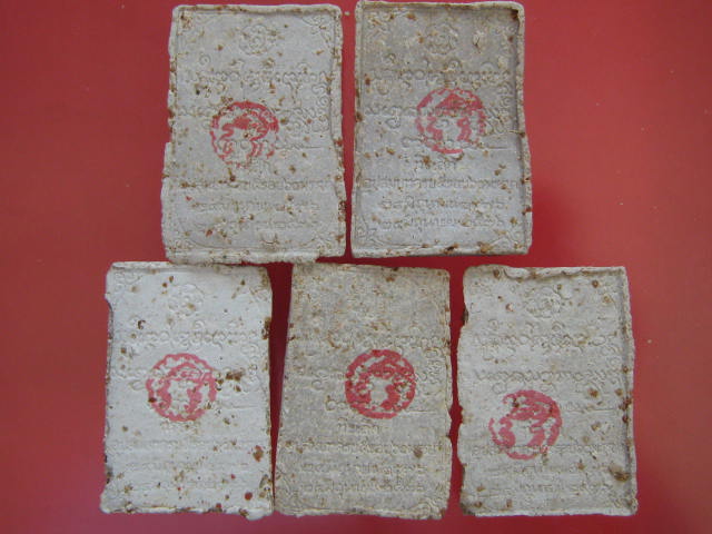 ไม่มีอีกแล้ว....แบบนี้ 5 องค์ พระผงหลวงพ่อเกษม ครบรอบ 60 พรรษา อุปสมบท ปี2536....กล่อง