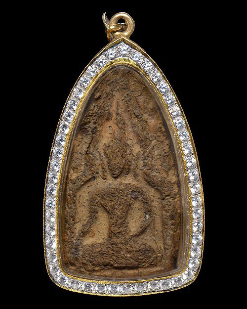 พระขุนแผน พลายเดี่ยว กรุบ้านกร่าง จ.สุพรรณบุรี พิมพ์หน้าเทวดา เนื้อดิน+เลี่ยมทองฝังเพชรรัสเซียครับ