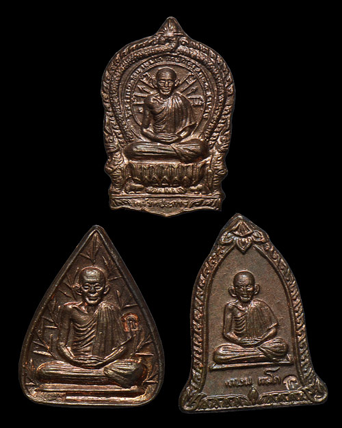 พระจิ๋วชุดกรรมการ รุ่นเมตตามหาบารมี หลวงพ่อเกษม สุสานไตรลักษณ์ จ.ลำปาง 2537 เนื้อนวะสภาพสวยมาก+กล่อง