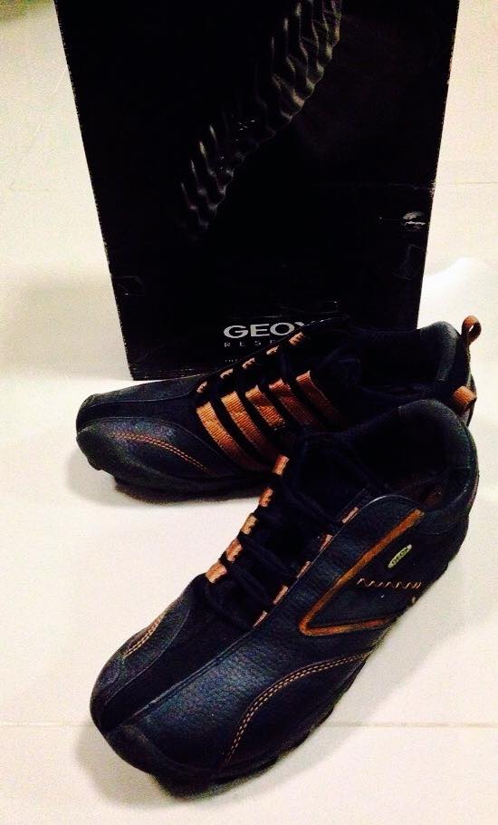 GEOX เบอร์ 40 พร้อมกล่องเดิมๆจากห้าง ออกห้าง 3,995 บาท สภาพ นายแบบ เคาะเดียว