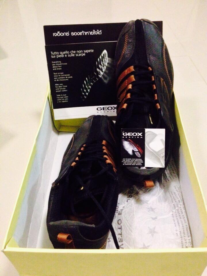 GEOX เบอร์ 40 พร้อมกล่องเดิมๆจากห้าง ออกห้าง 3,995 บาท สภาพ นายแบบ เคาะเดียว