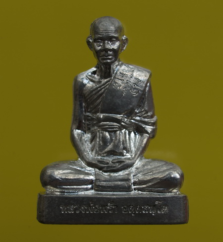 รูปเหมือนปั๊มรุ่นแรก เนื้อดีบุก หลวงพ่อพร้าวัดโคกดอกไม้