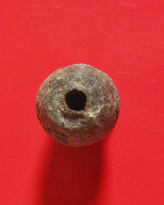 ลูกสะกดราหูผงกระลาตาเดียว หลวงพ่อเกษม เขมโก รุ่นสุริยุปราคา ตรุดเงิน ปี 38 พร้อมกล่องเดิม 