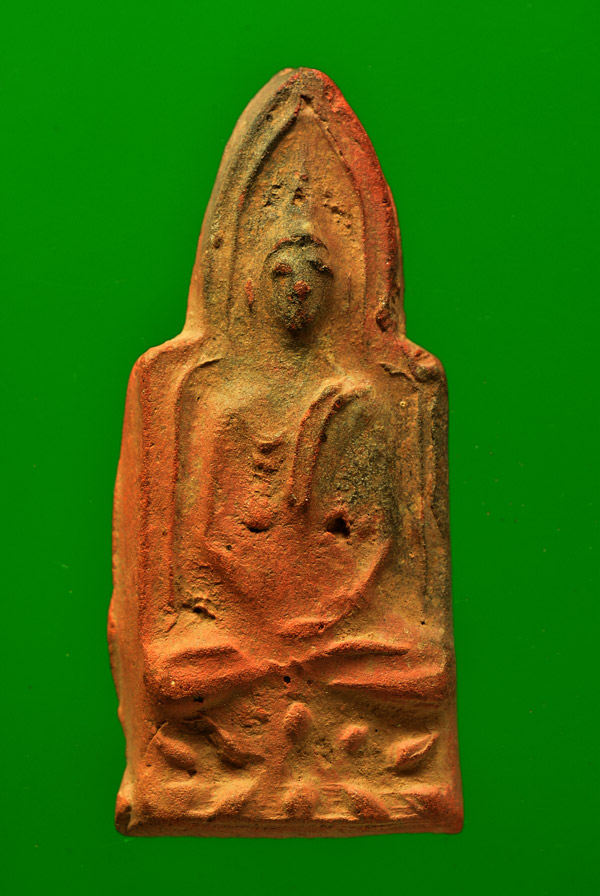 หลวงพ่อพ่วง วัดกก พิมพ์หายาก สมาธิฐานบัว ซุ้มเส้นคู่ (ซุ้มหยัก)  เนื้อดิน กทม