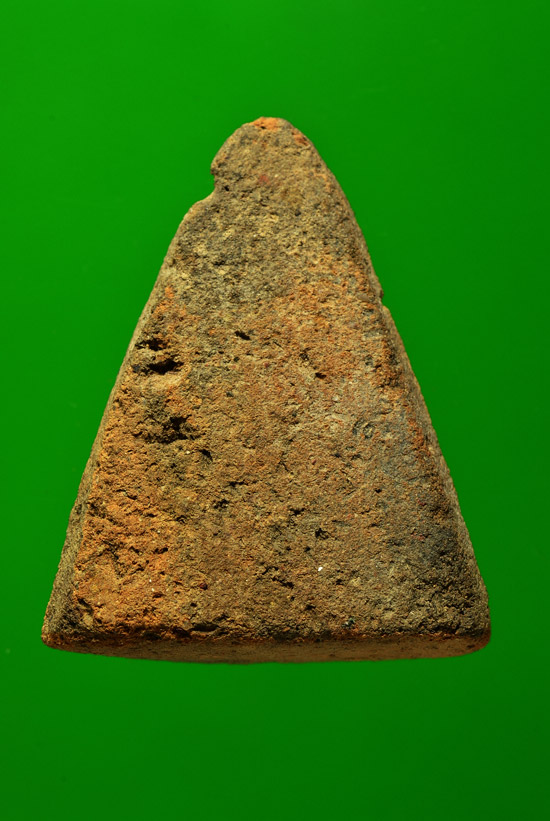 หลวงพ่อโป้ กรุอยธยา เนื้อดิน หน้าตาไรๆ