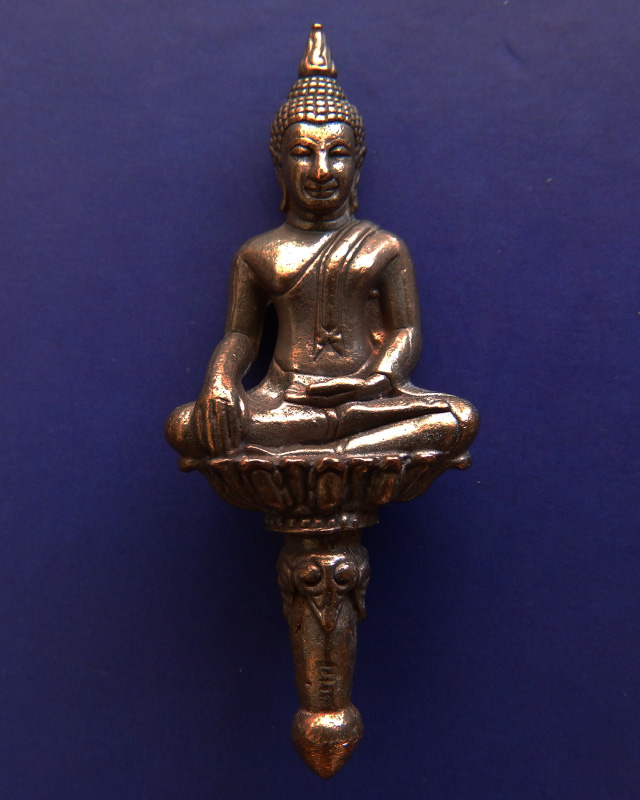 ราคาพิเศษ...2.พระยอดธงรุ่นแรก หลวงปู่แผ้ว วัดรางหมัน เนื้อนวะ ตอกโค้ด + กล่องเดิม