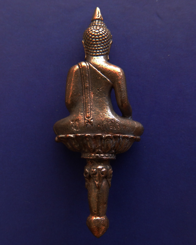 ราคาพิเศษ...2.พระยอดธงรุ่นแรก หลวงปู่แผ้ว วัดรางหมัน เนื้อนวะ ตอกโค้ด + กล่องเดิม