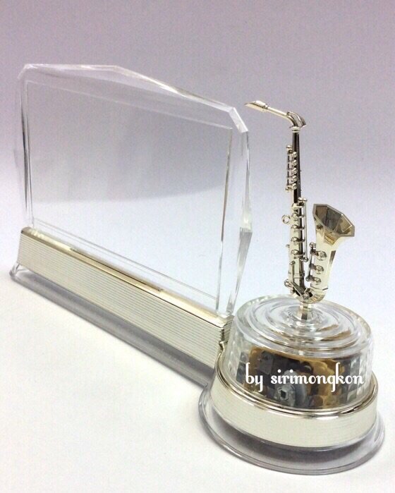 วัดใจ!!!10ชุด!!!แท่นโชว์ธนบัตร พร้อมกล่องดนตรี บทเพลงพระราชนิพนธ์ และกระเป๋าผ้าใยสังเคราะห์ #2