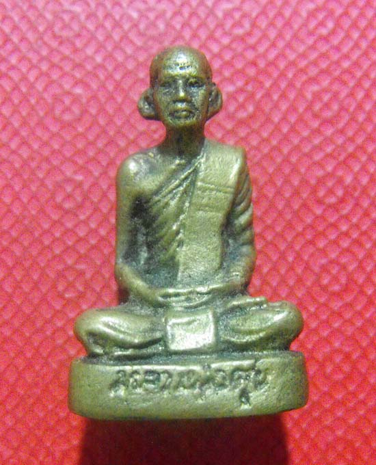 รูปหล่อหลวงพ่อสุข วัดหนองขุนชาติ จ.อุทัยธานี