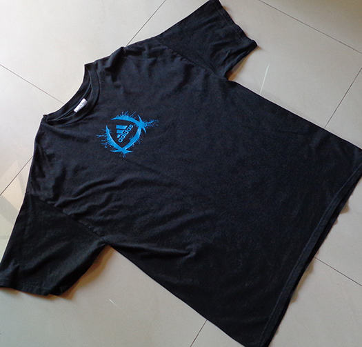 เสื้อยืด ADIDAS ของแท้ XL สีดำ สกรีนยางโลโก้กลางอกสีฟ้า สวยเด่น พิเศษแถมเสื้อ REEBOK ให้อีกตัวครับ