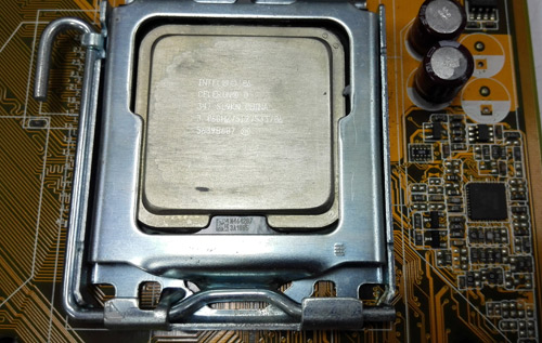 เมนบอร์ดคอม asus p5vd02-mx และซีพียู  intel celeron 3.06 G พร้อมพัดลม CPU ยกชุด 