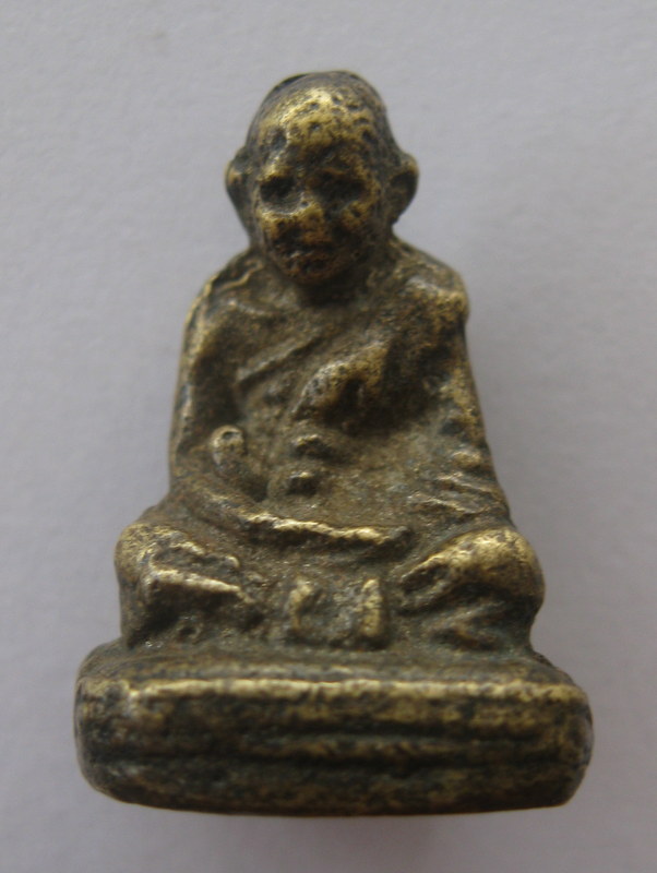 รูปหล่อโบราณพ่อจง หนังสือ 1 แถ ว ดูง่ายครับ