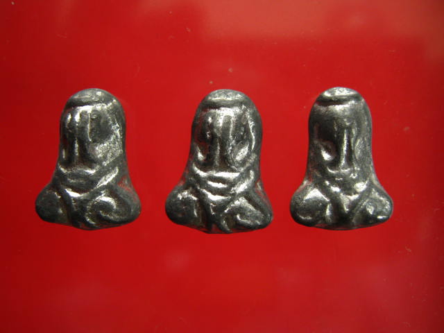 พระรอด วัดโคนอน 2515...ตะกั่ว 3 องค์...หลวงปู่โต๊ะ วัดประดู่ฉิมพลี กทม.เสก...ไม่แพง ครับ