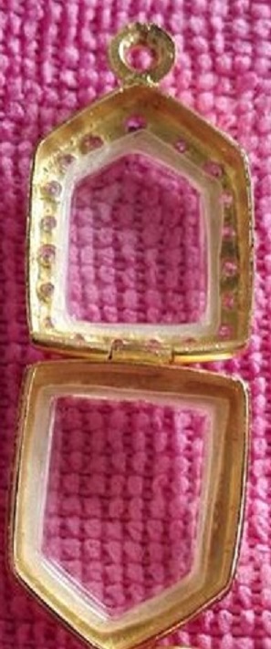 ตลับเงินล้อมเพชร ชุบทองแท้ ใ่ส่ขนแผนผงพรายพิมพ์เล็ก  เคาะเดียว 