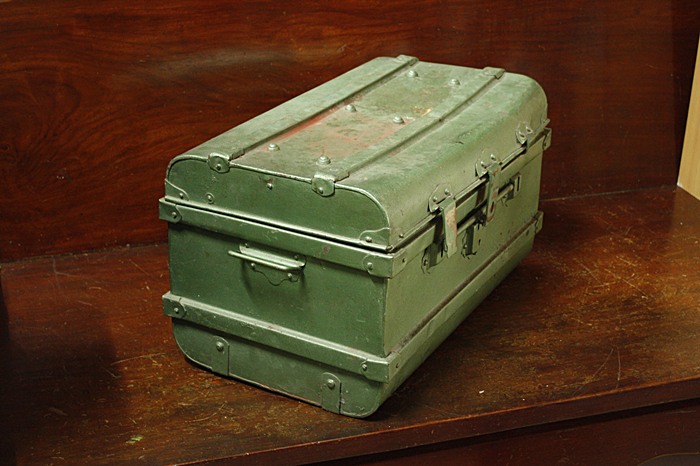 หีบเหล็กโบราณ...../444