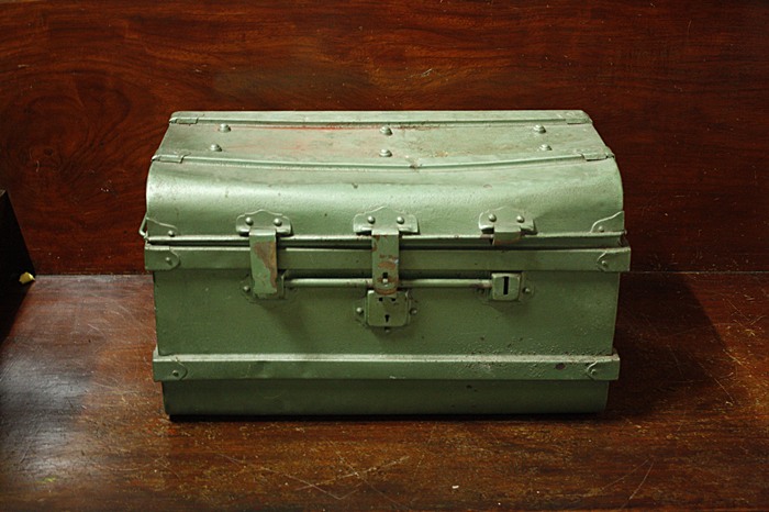 หีบเหล็กโบราณ...../444